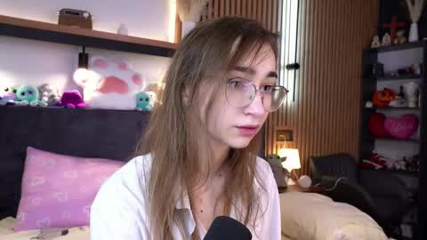 Snapshot of polly_bee chatting on November 2025 07:08:01 AM Polly online show from November 2025 07:08:01 AM