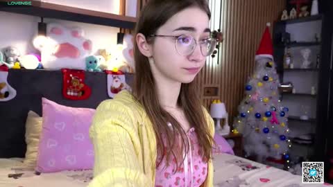 Snapshot of polly_bee chatting on November 2025 07:19:02 AM Polly online show from November 2025 07:19:02 AM