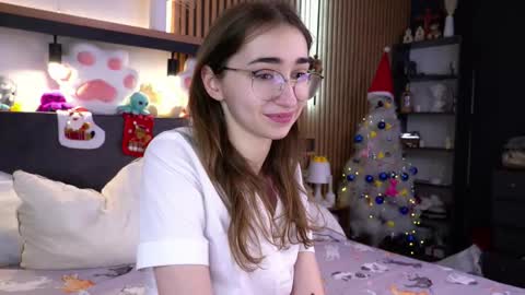 Snapshot of polly_bee chatting on November 2025 07:22:01 AM Polly online show from November 2025 07:22:01 AM