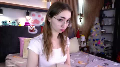 Snapshot of polly_bee chatting on November 2025 07:22:02 AM Polly online show from November 2025 07:22:02 AM