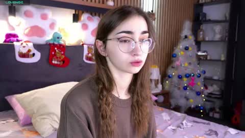 Snapshot of polly_bee chatting on November 2025 07:56:01 AM Polly online show from November 2025 07:56:01 AM