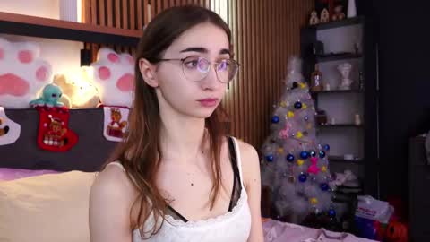 Snapshot of polly_bee chatting on December 2025 07:38:01 AM Polly online show from December 2025 07:38:01 AM