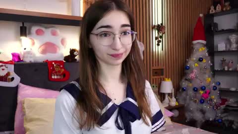 Snapshot of polly_bee chatting on December 2025 07:36:02 AM Polly online show from December 2025 07:36:02 AM