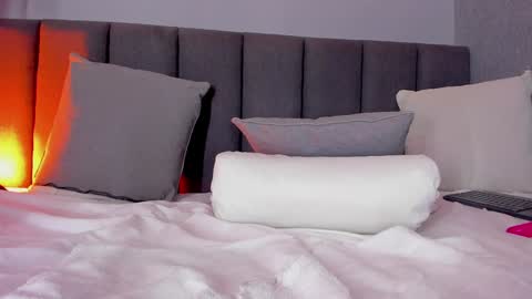 POLLY online show from January 2025 04:03:01 PM