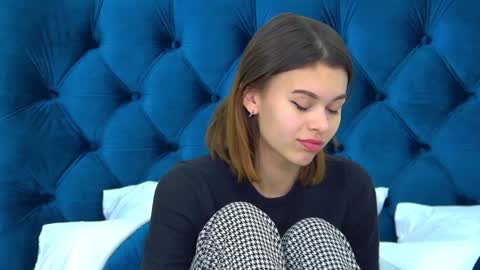 Snapshot of pollylanders chatting on December 2024 11:07:01 PM Polly online show from December 2024 11:07:01 PM