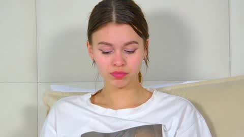 Snapshot of pollylanders chatting on December 2024 10:25:02 PM Polly online show from December 2024 10:25:02 PM