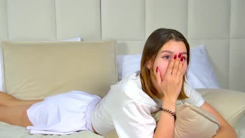 Snapshot of pollylanders chatting on December 2024 04:45:02 AM Polly online show from December 2024 04:45:02 AM