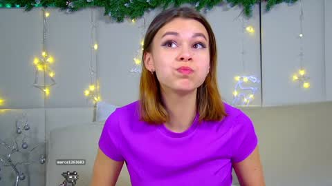 Snapshot of pollylanders chatting on December 2024 06:53:02 AM Polly online show from December 2024 06:53:02 AM