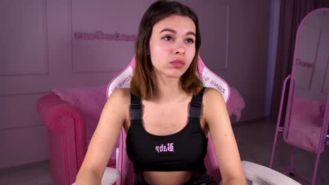 Snapshot of pollylanders chatting on February 2025 07:18:01 AM Polly online show from February 2025 07:18:01 AM