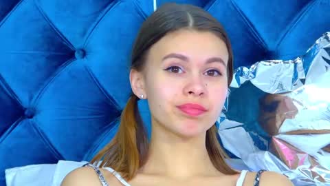 Snapshot of pollylanders chatting on February 2025 01:03:01 AM Polly online show from February 2025 01:03:01 AM