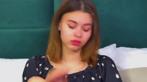 Snapshot of pollylanders chatting on February 2025 12:00:02 PM Polly online show from February 2025 12:00:02 PM