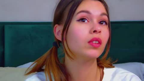 Snapshot of pollylanders chatting on March 2025 12:44:01 AM Polly online show from March 2025 12:44:01 AM