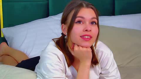 Snapshot of pollylanders chatting on March 2025 04:32:01 AM Polly online show from March 2025 04:32:01 AM