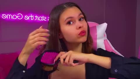 Snapshot of pollylanders chatting on October 2025 06:18:02 PM Polly online show from October 2025 06:18:02 PM