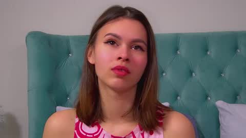 Polly online show from November 2025 03:05:01 AM