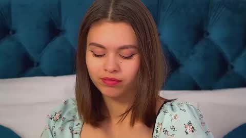 Polly online show from November 2025 08:58:02 AM