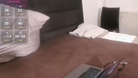 Snapshot of povaridad chatting on November 2025 04:40:01 PM Smooth Daddy online show from November 2025 04:40:01 PM