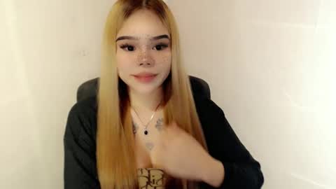 Snapshot of preciousangel69xxx chatting on December 2025 02:50:01 AM MAXXINE online show from December 2025 02:50:01 AM