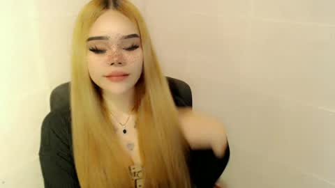 Snapshot of preciousangel69xxx chatting on June 2026 01:00:02 AM MAXXINE online show from June 2026 01:00:02 AM