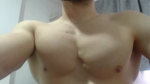 Snapshot of preettyboyx chatting on December 2024 08:01:02 PM JUAN online show from December 2024 08:01:02 PM