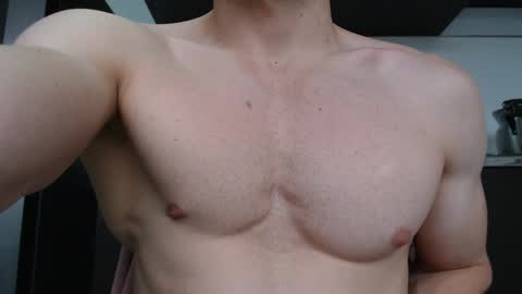 Snapshot of preettyboyx chatting on September 2025 07:40:02 PM JUAN online show from September 2025 07:40:02 PM