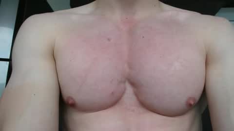 Snapshot of preettyboyx chatting on October 2025 07:45:01 PM JUAN online show from October 2025 07:45:01 PM