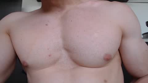 Snapshot of preettyboyx chatting on October 2025 07:33:02 PM JUAN online show from October 2025 07:33:02 PM