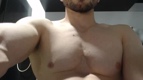 Snapshot of preettyboyx chatting on October 2025 07:42:01 AM JUAN online show from October 2025 07:42:01 AM