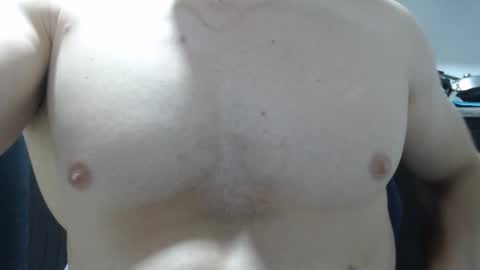 Snapshot of preettyboyx chatting on October 2025 04:02:02 AM JUAN online show from October 2025 04:02:02 AM