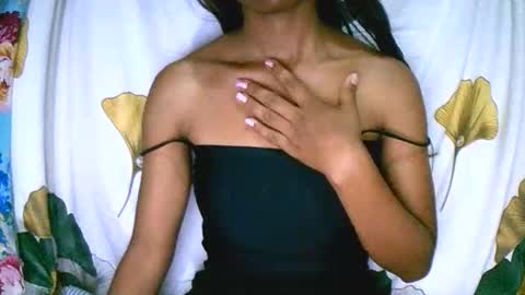 Snapshot of prettiethalia chatting on December 2025 06:02:01 PM prettiethalia online show from December 2025 06:02:01 PM