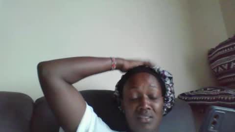 Snapshot of pretty_beib chatting on April 2026 07:11:01 AM Karol online show from April 2026 07:11:01 AM
