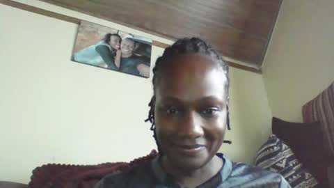 Snapshot of pretty_beib chatting on April 2026 07:12:02 AM Karol online show from April 2026 07:12:02 AM