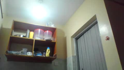 Snapshot of pretty_beib chatting on May 2026 05:54:02 PM Karol online show from May 2026 05:54:02 PM