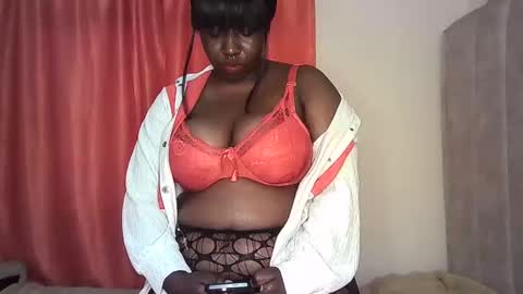 Snapshot of pretty_bums chatting on January 2025 12:24:01 PM chichi online show from January 2025 12:24:01 PM