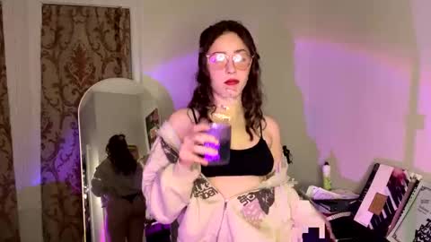 Snapshot of pretty_in_p1nk chatting on January 2025 02:28:02 AM Sophie online show from January 2025 02:28:02 AM