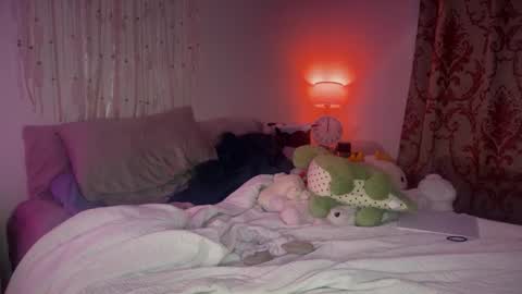 Snapshot of pretty_in_p1nk chatting on January 2025 03:44:01 AM Sophie online show from January 2025 03:44:01 AM