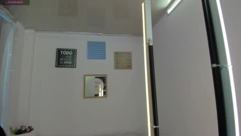 pretty online show from November 2025 11:32:01 AM