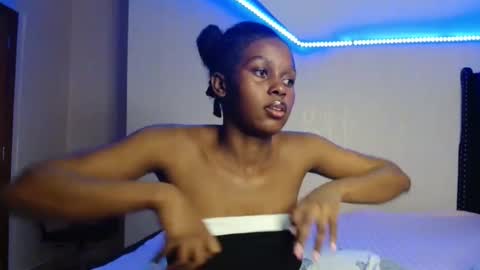 Snapshot of pretty_nyra chatting on May 2026 03:39:02 PM Nyra online show from May 2026 03:39:02 PM