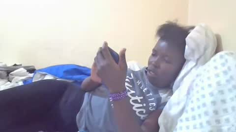 pretty_petite_ebony online show from January 2025 02:20:01 AM