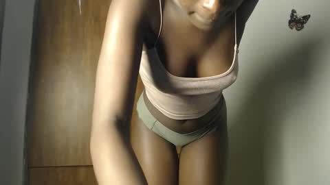 pretty_petitebody online show from September 2025 08:20:02 PM