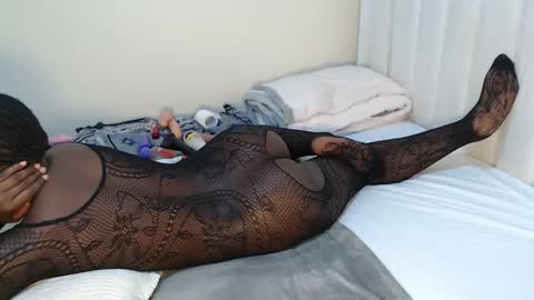 Essy online show from November 2025 05:55:02 PM