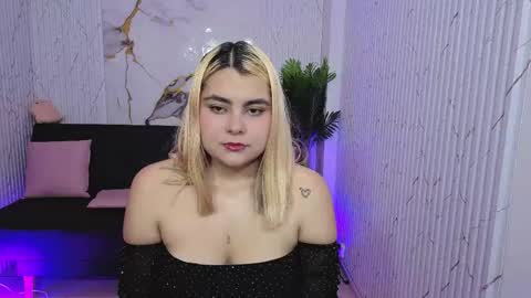pretty_tay online show from April 2026 11:37:01 AM