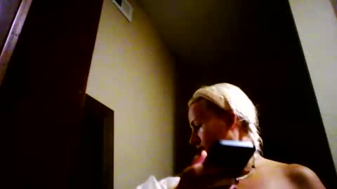 Snapshot of prettybabypetite chatting on November 2025 11:32:01 PM Missy Jack online show from November 2025 11:32:01 PM