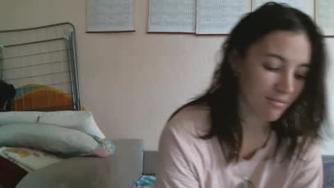 Bella online show from October 2025 11:00:01 AM