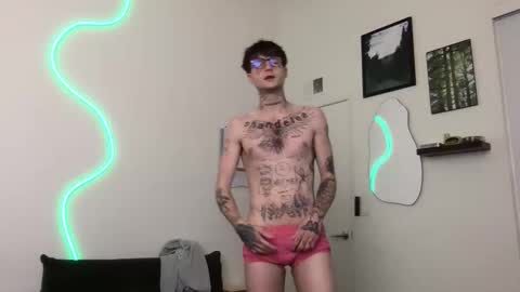 pretty boy online show from December 2025 03:46:02 AM