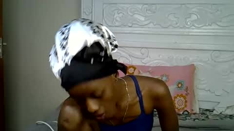 Snapshot of prettybunnny chatting on October 2025 02:01:02 AM Bunny online show from October 2025 02:01:02 AM