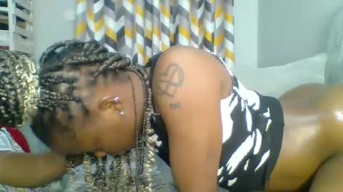 PrettyEla online show from October 2025 10:44:02 PM