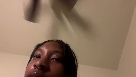 Snapshot of prettyfacefemale chatting on October 2025 01:05:01 AM prettyfacefemale online show from October 2025 01:05:01 AM