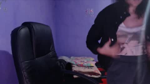 prettyjulliette online show from December 2024 02:30:01 PM