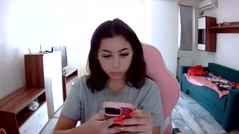 prettyjulliette online show from September 2025 12:38:02 PM
